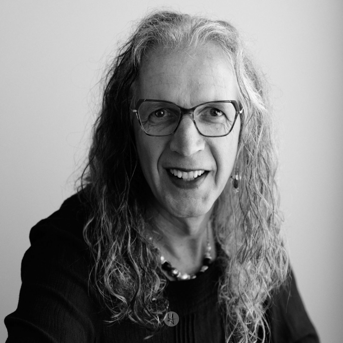 Self Portrait Anna Meurer in black and white.